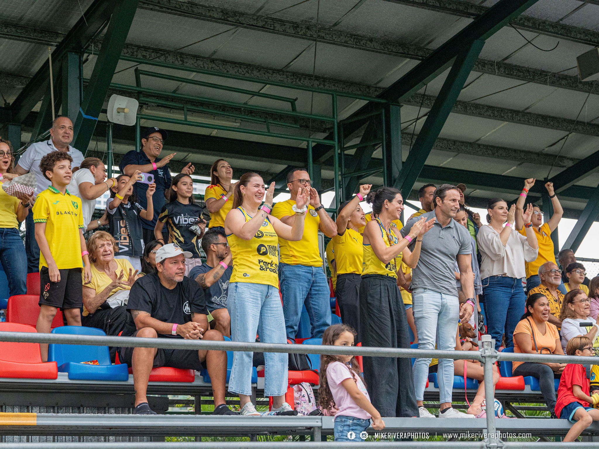 Equipo celebrando